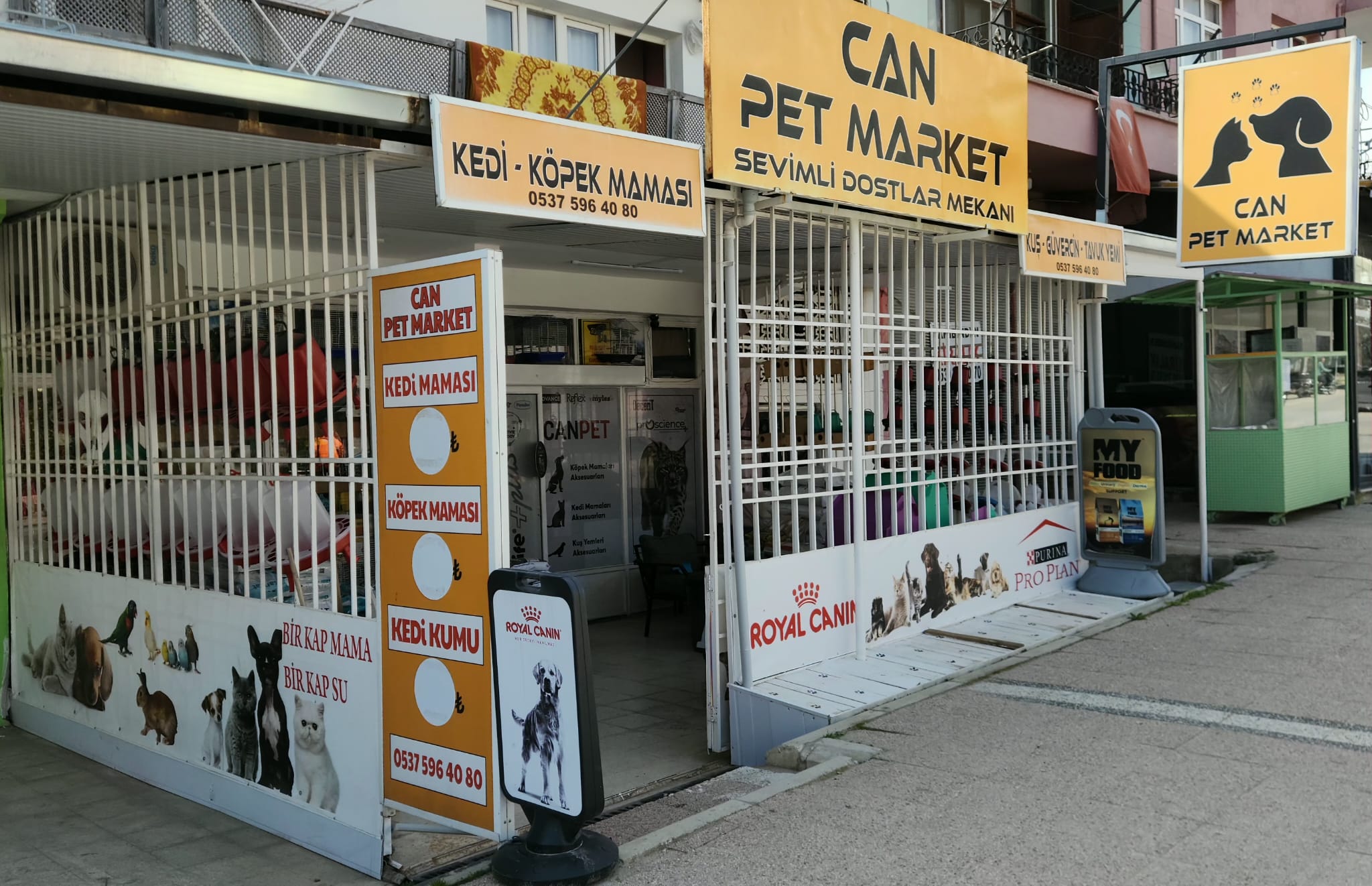 CanPet Market ürün reyonu